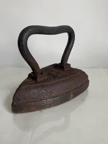 Утюг чугунный цельнолитой. СССР. Клеймо: ТТПТ №2. СССР. 1920-ые годы. Тульско-промышленный трест. Тулпромторг-Тульский.
