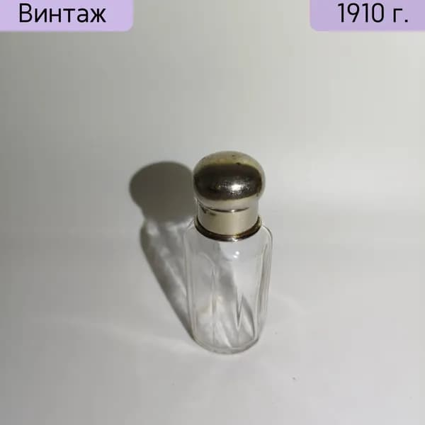 Флакон с граненым туловом и крышкой округлой формы, стекло металл, Западная Европа, 1890-1930