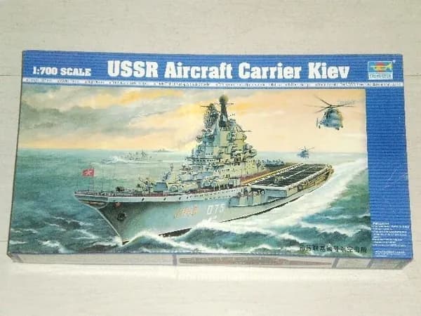Trumpeter 1/700 05704 СССР Авианосец КиевКорабль