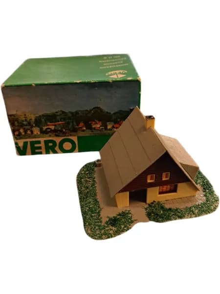 Лесной дом от железной дороги. ГДР" VERO" 80 годы