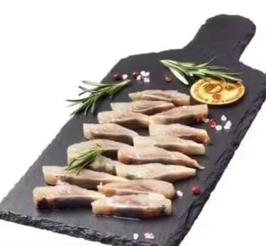 Сельдь слабосоленая кусочки филе в масле с пряностями 180 г
