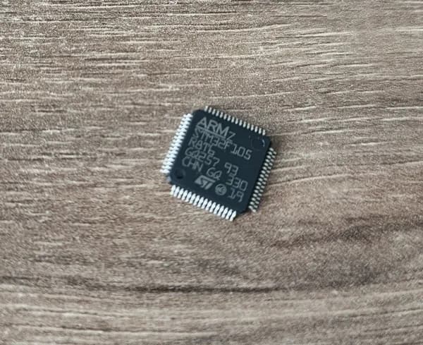 Микроконтроллер STM32F105R8T6, 32-бит, ядро ARM Cortex M3 RISC, 64кБ flash-память, 2.5В/3.3В, LQFP-64