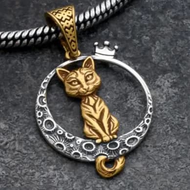 Королева кошечка на луне. Оберег женский, серебро 925 и позолота. Гороскоп, Славянский, золотой амулет талисман подвеска, Славянские руны, знаки зодиака серебро, цветок жизни, звезда Лады Эрцгаммы, эзотерика магия, рунический, молвинец, лагуз гебо беркана