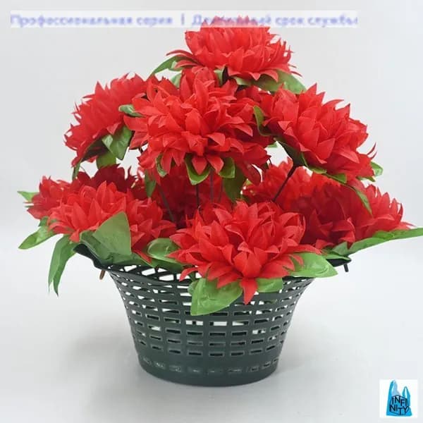 Корзина ритуальная с искусственными цветами