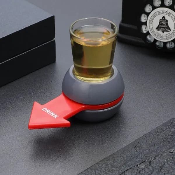 Алкогольная рулетка "DRINK" с рюмкой, настольная игра для вечеринок, аксессуар для бара и дома (6 цветов на выбор)