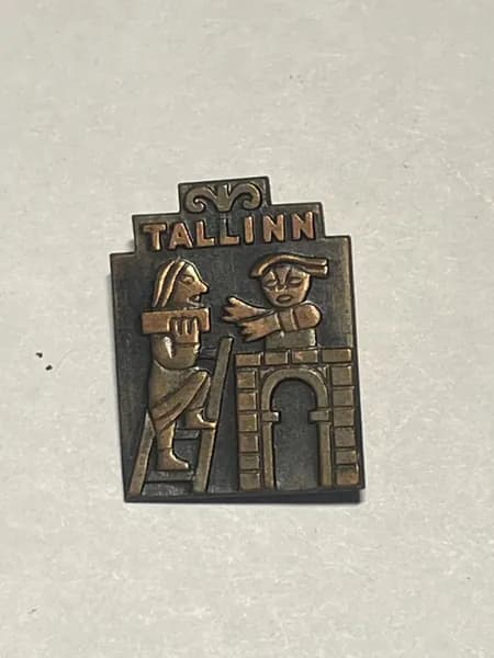Значок коллекционный TALLINN, архитектурный сюжет