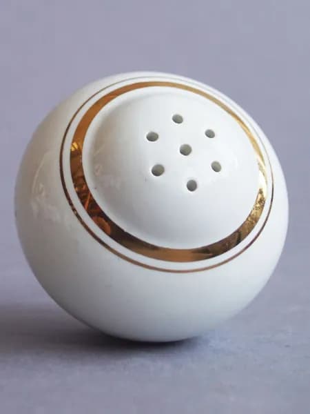 Винтажная солонка "Классика". Фарфор, ЗиК. СССР,, 1970-1980 (Размер: 60х60х50)