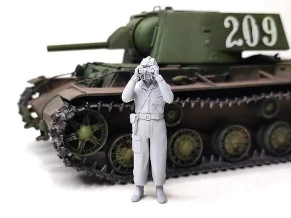 Фигура командира танка СССР 1943 г., поза 2. Масштаб 1:35