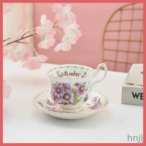 Чайная пора Royal Albert. Серия "Цветок луны&Англия Костяной фарфор. Клеймо 70-е годы. Сузуран в мае
