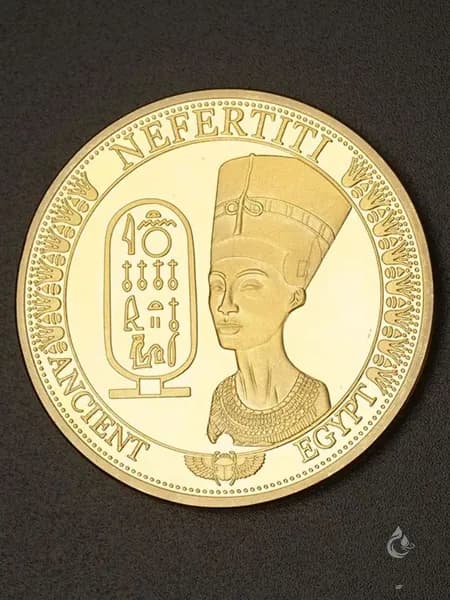 Памятная Монета "Нефертити, Древний Египет", Позолота, Коллекционная