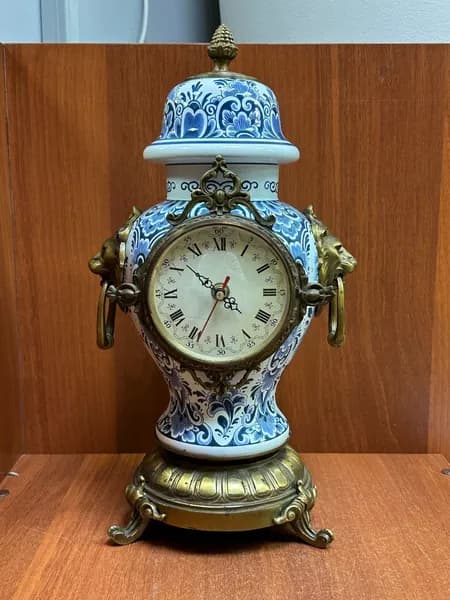 Часы каминные со львами Фарфор Бронза Голландия Delft Высота 42 см Механизм заменен!