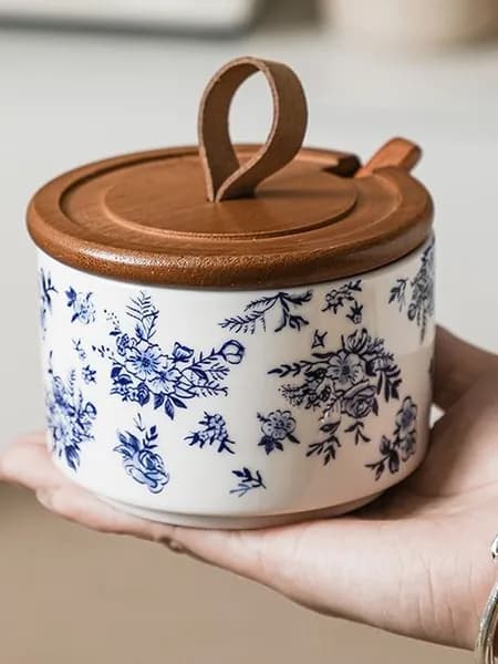 (1 шт.) Винтажная керамическая солонка с крышкой и ложкой - голубая мелкая роспись