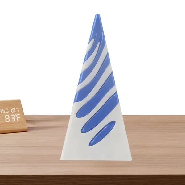 3D-модель Невозможная пирамида из PLA, 8 см, бело-синяя