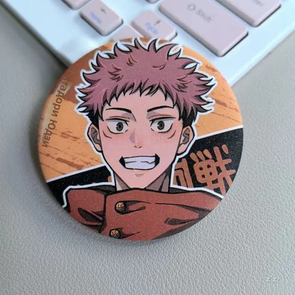 Бейдж из жести Jujutsu Kaisen: Юдзи Итадори, 58 мм, с булавкой и глиттером