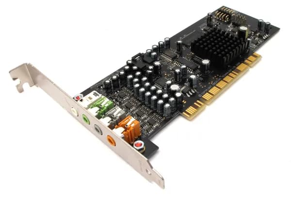 Звуковая карта X-Fi 7.1 SB0730 XtremeGamer одна из топовых Creative под устаревший слот PCI - для современных компьютеров НЕ ПОДХОДИТ