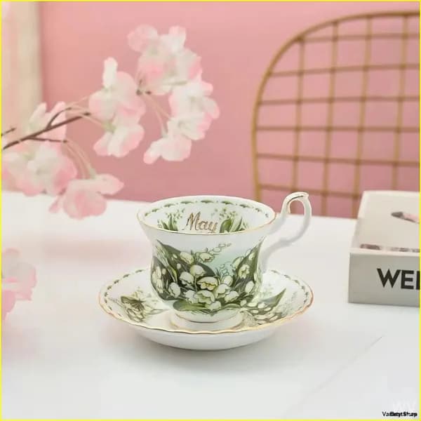 Чайная пара Royal Albert. Серия "Цветок месяца". Англия. Костяной фарфор. Клеймо 70-е гг. Сузуран в мае