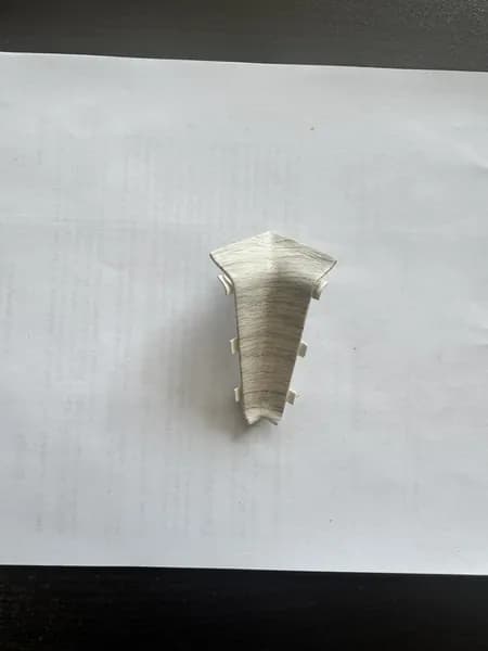Внутренний угол для плинтуса DecorPlast 67 мм LL005 Ясень Шимо Светый (2шт)