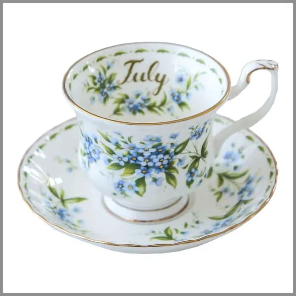 Чайная пара Royal Albert. Серия "Цветок месяца". Англия. Костяной фарфор. Клеймо 70-е гг. Сузуран в мае