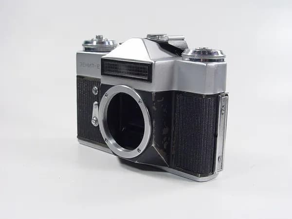 Фотоаппарат советский старинный Зенит-Е. Хорошее состояние, СССР, 1978 г. Металл. Лот 9