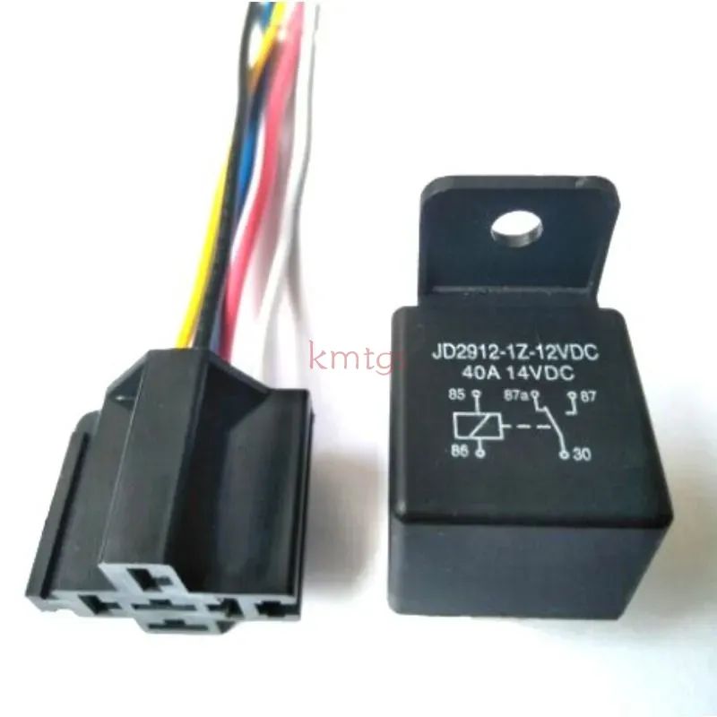 Автомобильное реле (12V, четыре фута с розеткой)