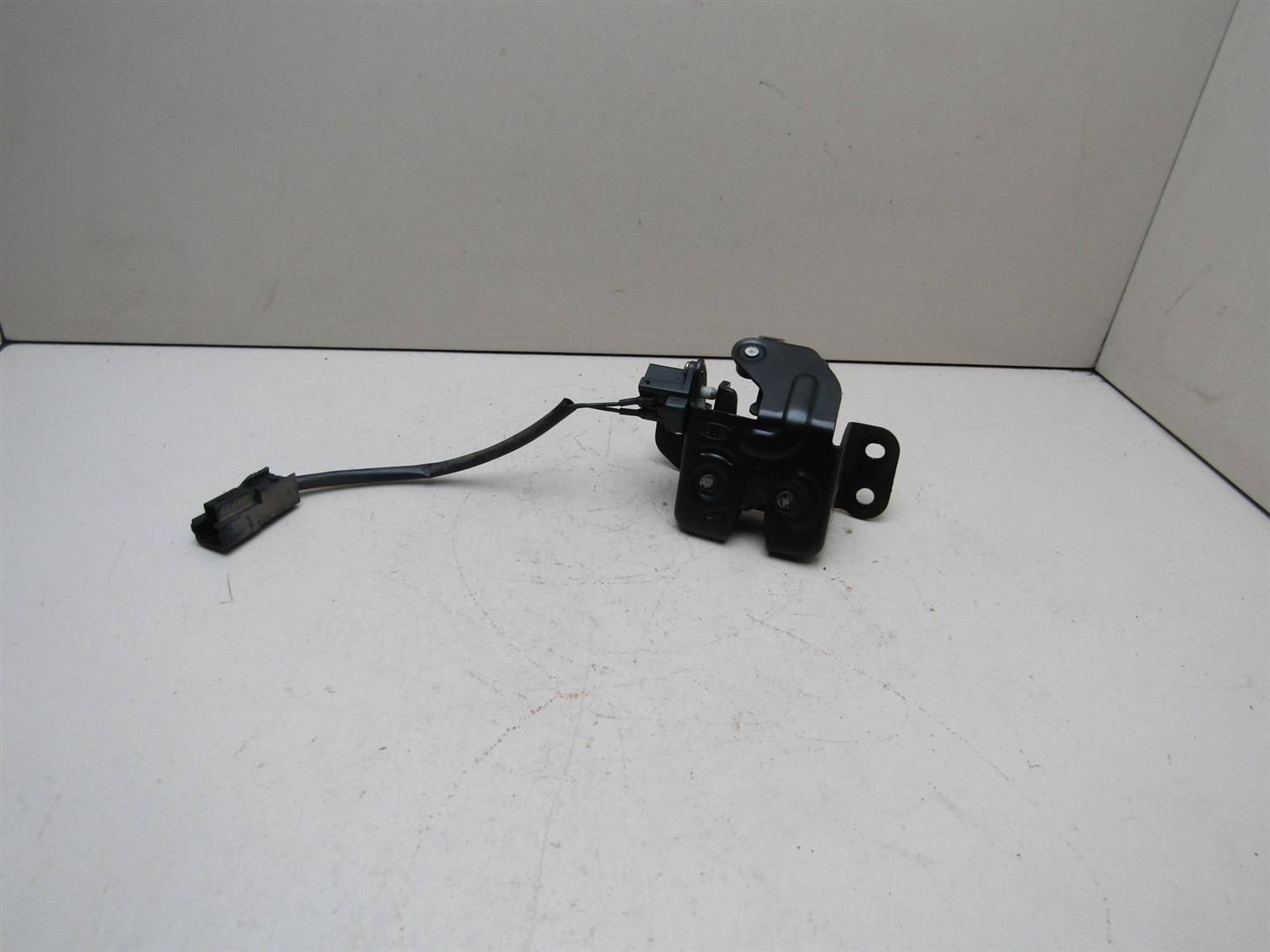 Замок багажника Б/У с пробегом Kia Sportage 2004-2010 871301F000