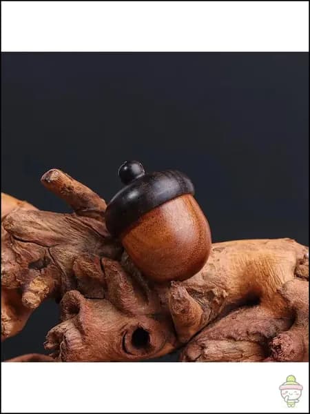 Кулон из сосны с желудем