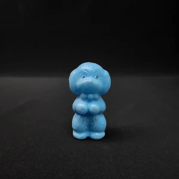 Игрушка винтажная, СССР. Пластмассовая фигурка собачки голубого цвета, маленькая модель