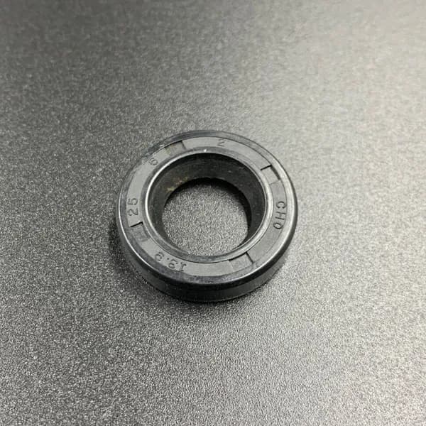 Сальник Yamaha (93101-13M37) (13.9x25x6) (Sinera)