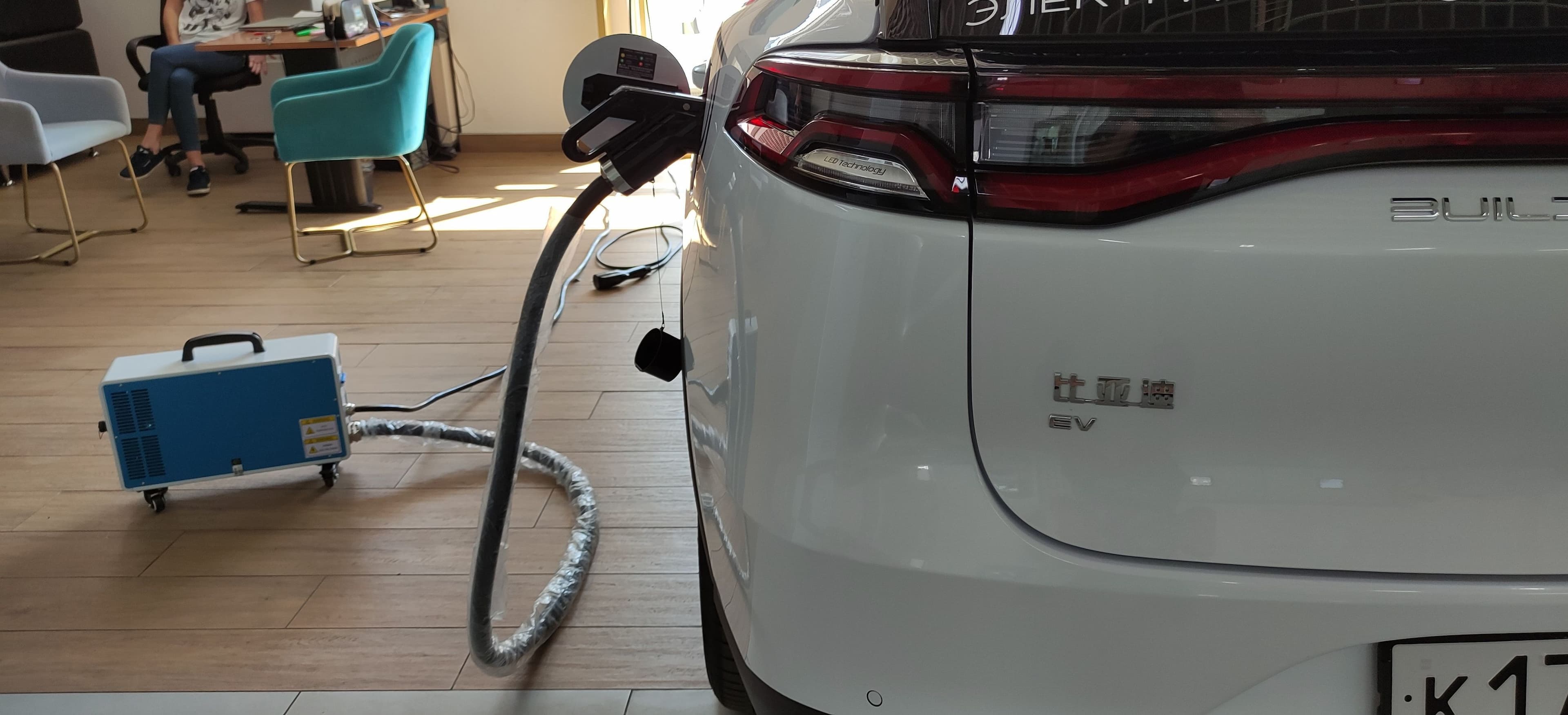 Передвижная быстрая зарядная станция DC 15-20kW для китайских электромобилей, с регулировкой