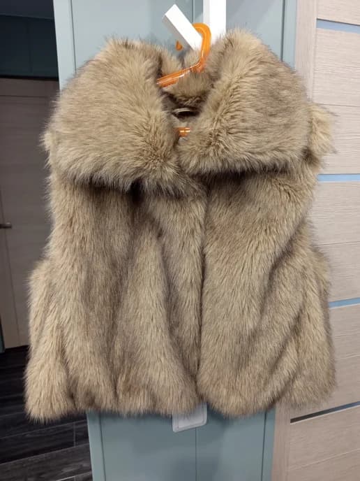Жилет утепленный с длинным ворсом