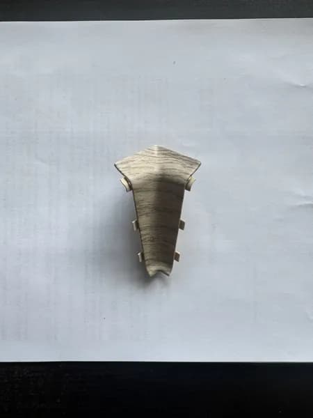 Внутренний угол для плинтуса DecorPlast 67 мм LL008 Дуб Кантри Серый (2шт)