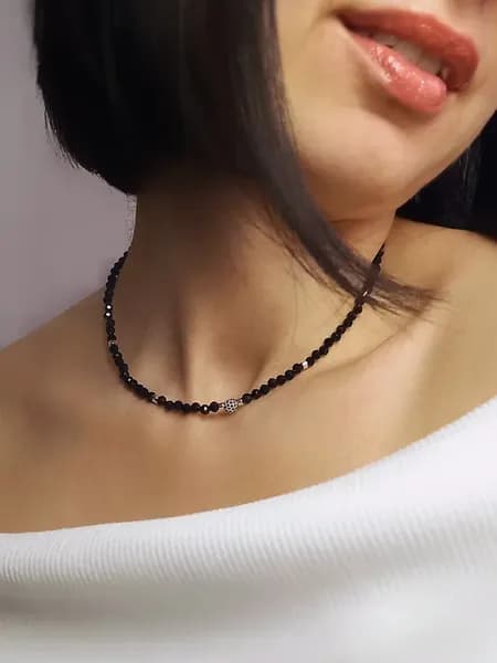 Чокер черный из камней шпинели