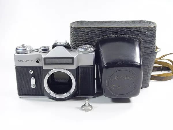 Фотоаппарат советский старинный Зенит-Е. Хорошее состояние, СССР, 1978 г. Металл. Лот 5