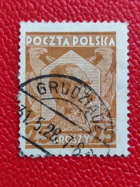 Марки Польша 1928. Серия: "Юзеф Пилсудский, 1867-1935" - первый глава возрождённого Польского государства". Наклейка. См фото. Гашение. Редкость