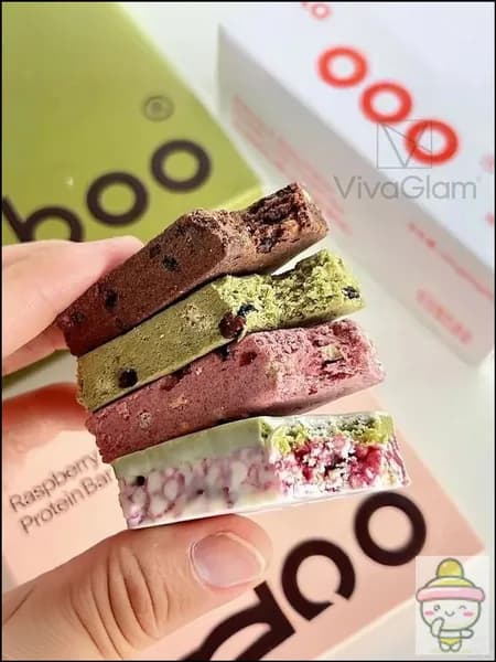 Качественный высокобелковый батончик FIBOO, в одной упаковке которого содержится сытный заменитель еды, применяемый для фитнеса и перекусов во время голодания
