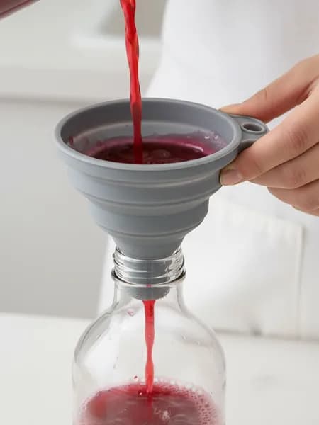 Воронка кухонная силиконовая складная Monblick для бутылок и банок, для воды, масла, горячих жидкостей, диаметр 7,5 см, серая