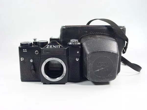 Фотоаппарат старинный Зенит-11. Красногорский мех завод КМЗ, СССР, 1988 г. #002