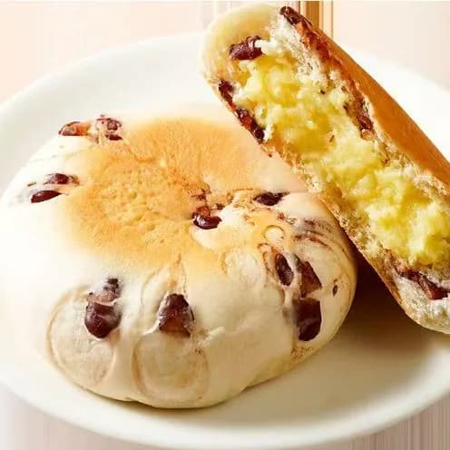 Булочки с красной фасолью и сырной начинкой