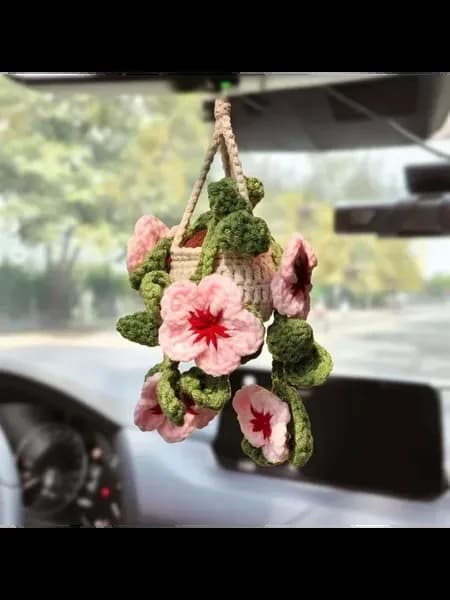 Вязаная подвеска в авто с клубникой и цветами, розовый