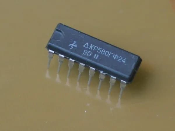 Микросхема КР580ГФ24 DIP-16