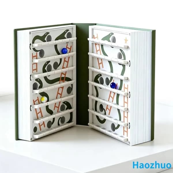 Настольная игра Змеи и лестницы в виде книги с автоматическим разворачиванием