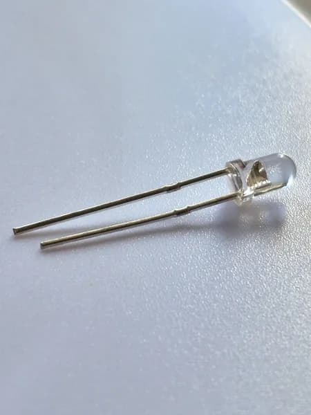 Индикаторный светодиод 3мм. желтый 590 нм. 2,5-2,8V 20mA 0.04Вт.