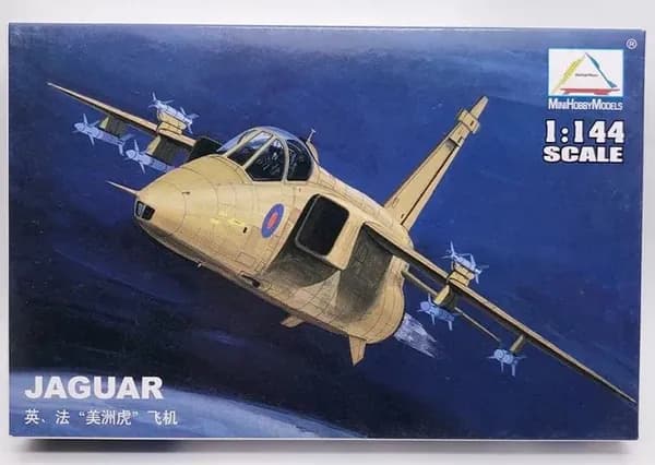 Сборная модель самолета SEPECAT Jaguar, 1:144