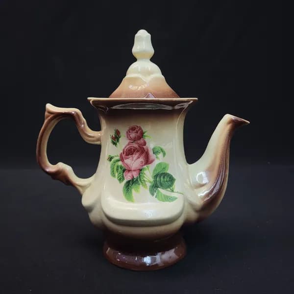Чайник винтажный, СССР. Керамический, с крышкой, с цветочным декором в виде розы
