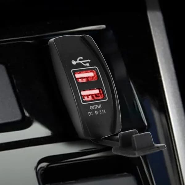Двойной автомобильный USB-разъем