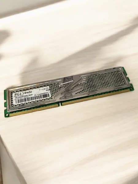 Оперативная память DIMM DDR3 PC3 14400 (1800Mhz) DDR3, 1800 МГц, 1 x 2 ГБ (OCZ3P1800LV6GK)
