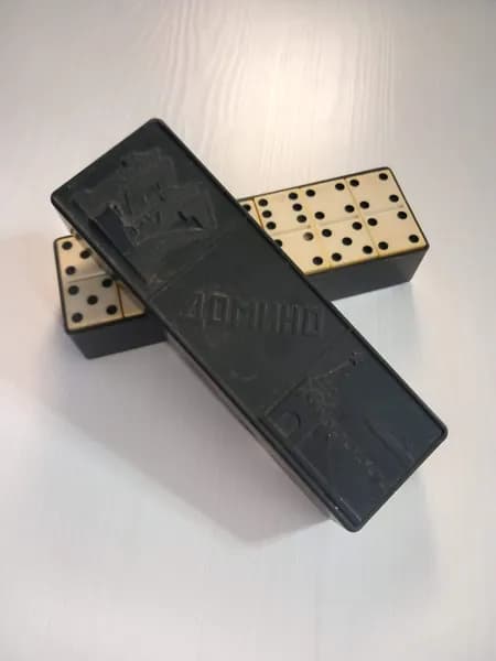 Винтажная настольная игра "Домино" из СССР, рисунок - Кремль, надпись - 1917 год (комплект)