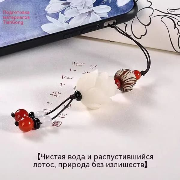 Подвеска "Белый лотос бодхи с красной бусиной"
