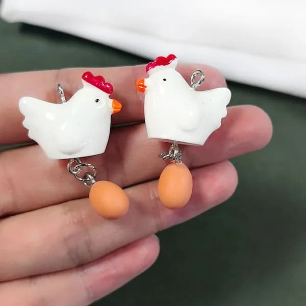 Набор из 2 шт креативных подвесок Курица с яйцом из смолы для DIY, фурнитура для серёг, кулонов, ключниц