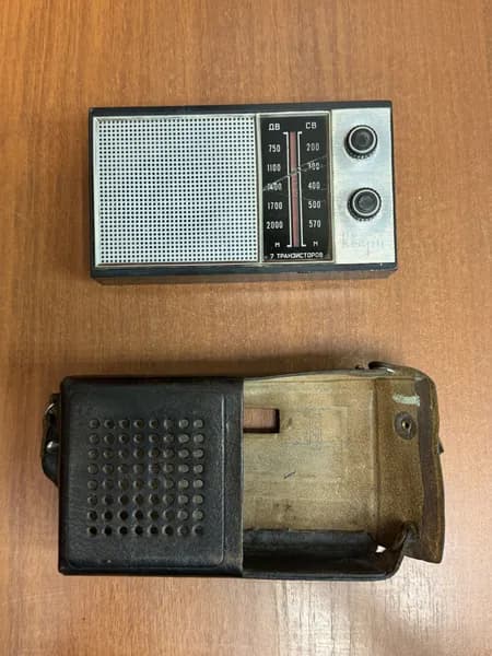 Ретротехника - Радиоприемник Кварц-404 "7 Транзисторов" Знак качества СССР! Редкий в коллекцию или на разбор/ремонт!